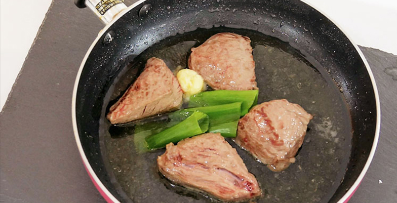 ダイエットに効果的なダチョウ肉！その潜在能力とレシピを紹介 | ミートガイ