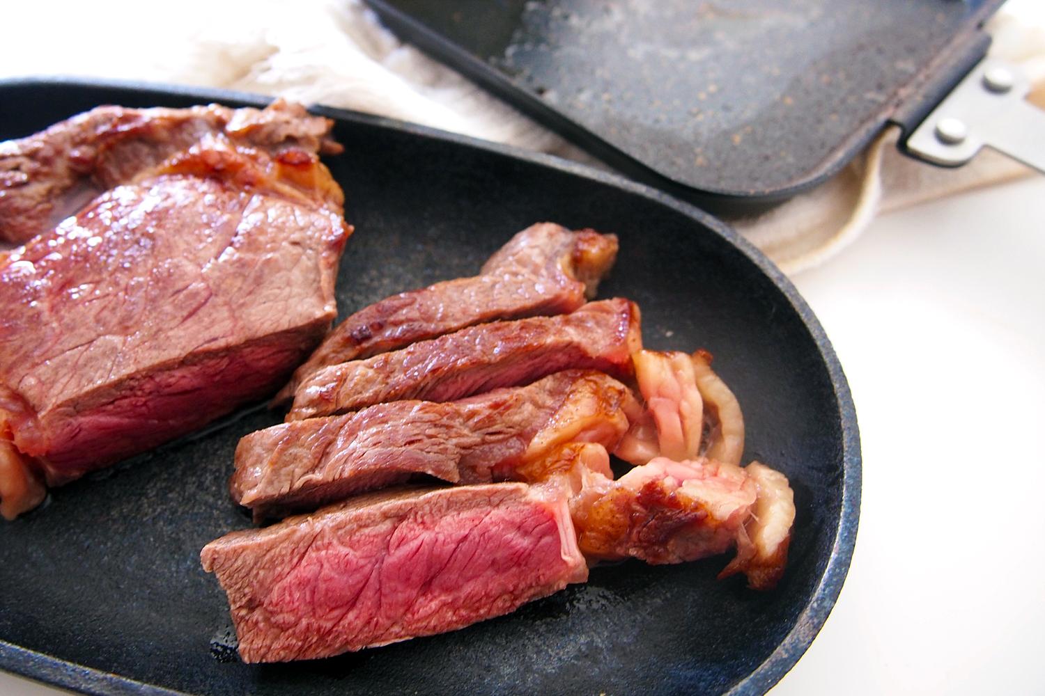 カリカリ ジューシー食感 ホットサンドメーカーでつくる肉料理レシピ ミートガイ